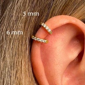 CARTILAGE/HELIX HUGGIE EARRING✨